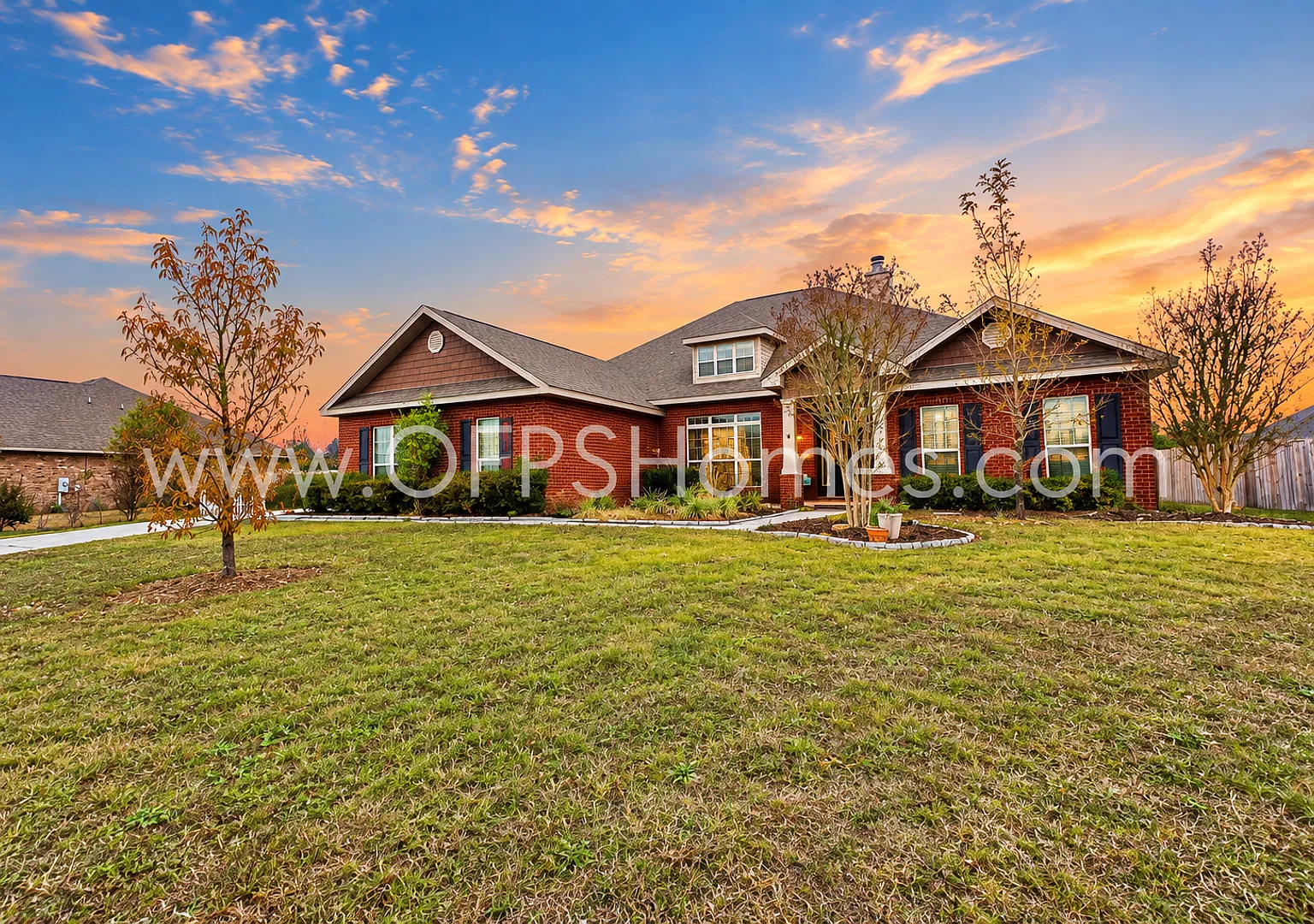 Spacious 4-Bedroom Home! — Photo 2