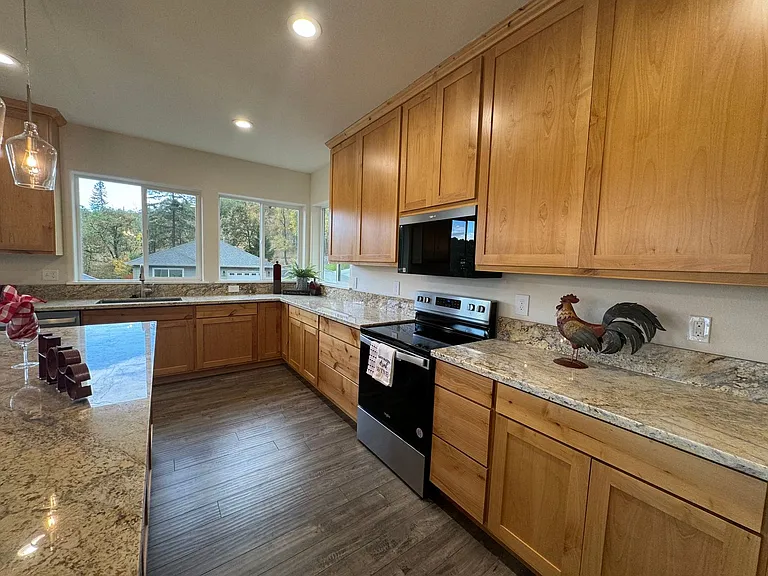 1811 NE Alameda Ave — Photo 11