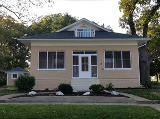 12 S Walnut St, South Elgin, IL 60177