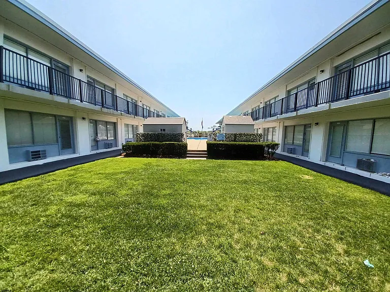 3501 Boardwalk — Photo 19