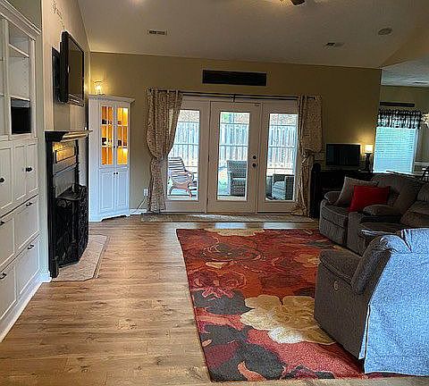 4th image of 604 Nellwood Dr