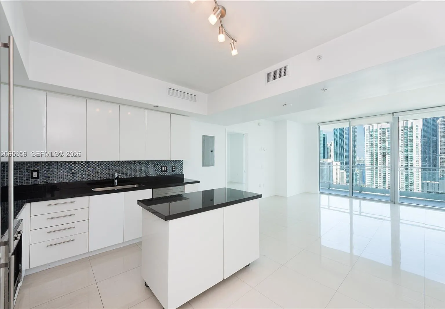 Mint Condo — Photo 2