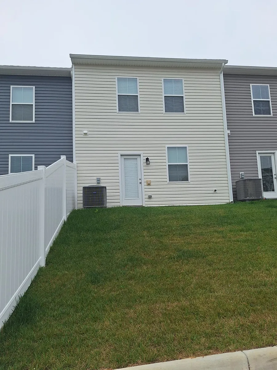 Building Photo - 106 Nootka Way