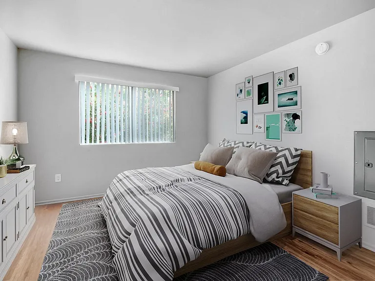 Sherman Plaza Apartments — Photo 9
