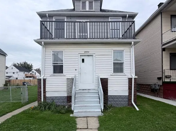2094 Trowbridge St, Hamtramck, MI 48212