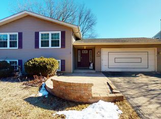 1640 Swallow St, Naperville, IL 60565