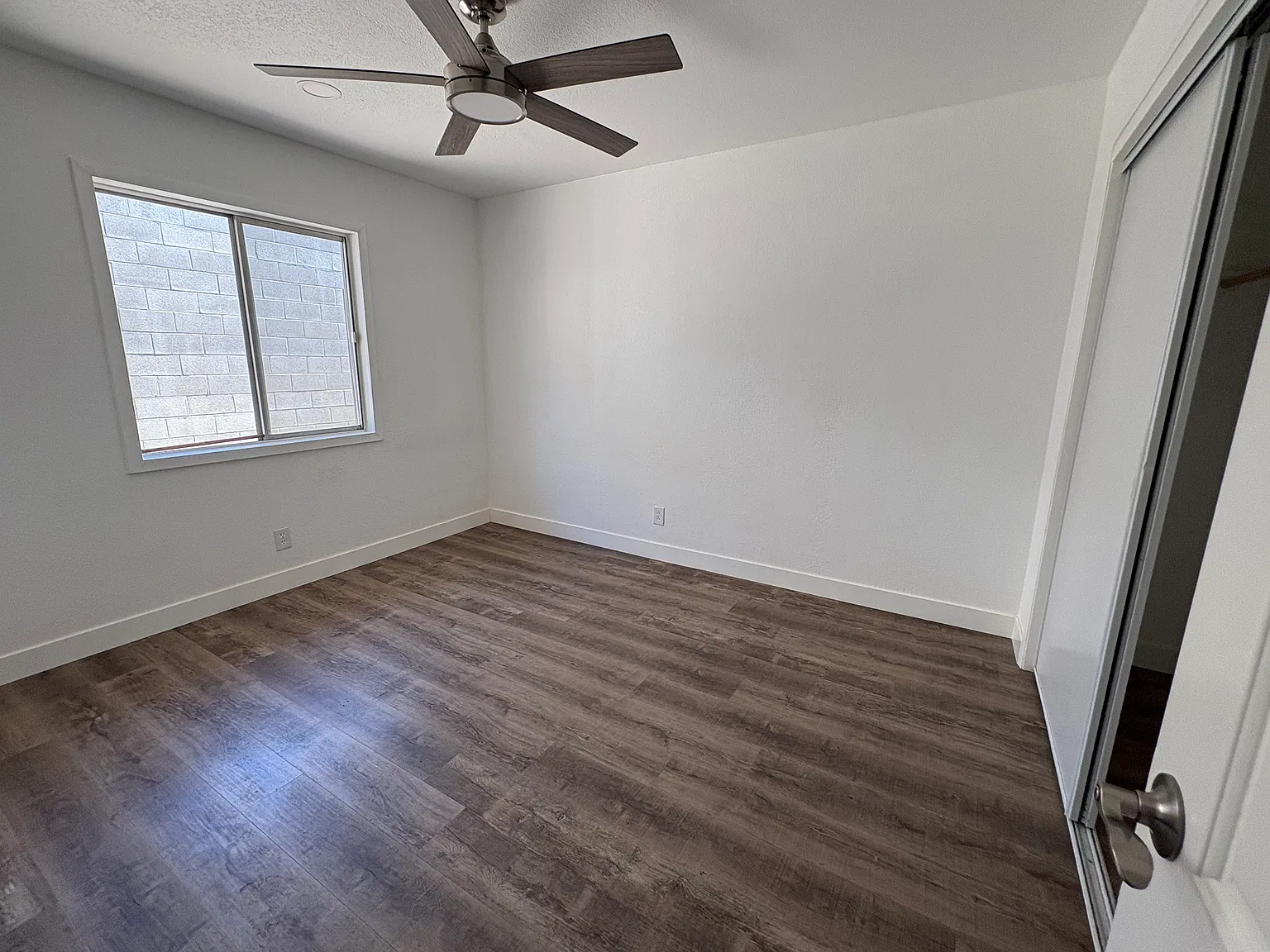 2 bed, $2,565 — Photo 4