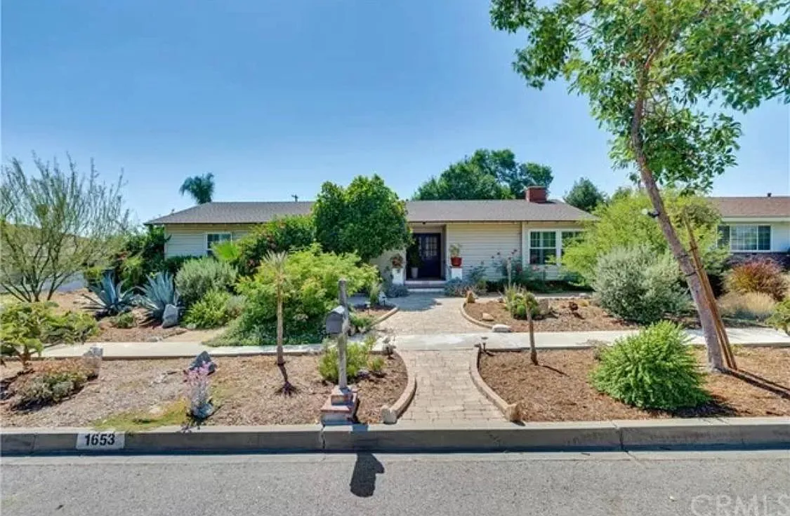 4 bed, 2100 sqft, $4,200 — Photo 4