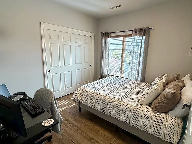 1515 N Van Buren St #403 — Photo 8