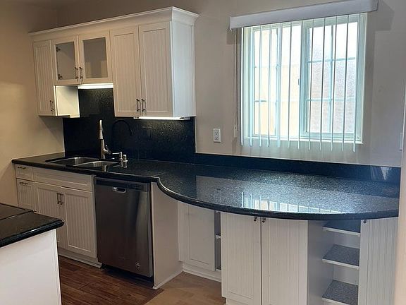 4th image of 853 Thomas Ave APT 12
