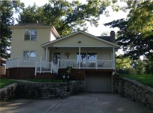 1112 NW South Shore Dr, Lake Waukomis, MO 64151