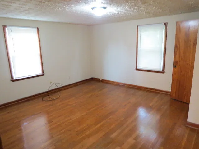 186 College St — Photo 6