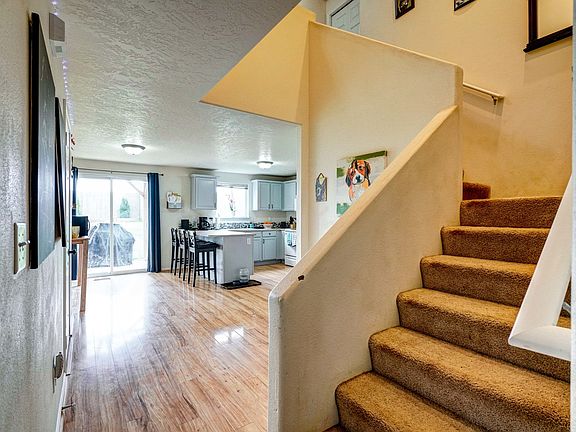 5th image of 3462 College Loop SE