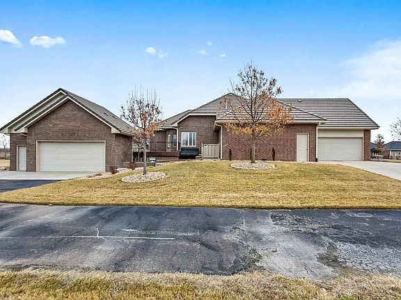 2nd image of 120 Dakota Dr