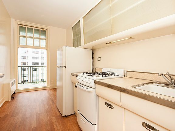 3rd image of 509 E 77th St APT 6P