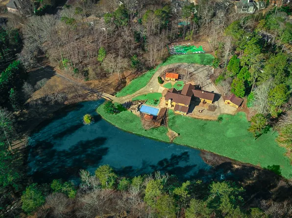 385 Pine Grove Rd, Roswell, GA 30075