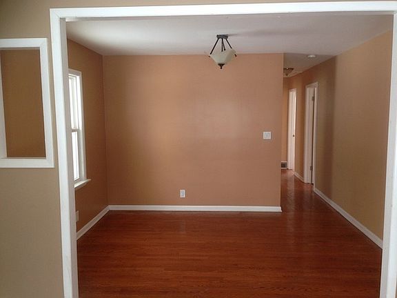 4th image of 678 Wood St
