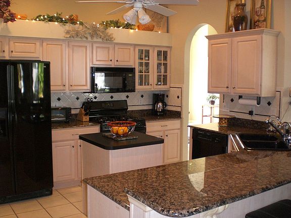 3rd image of 10402 Meadow Crossing Dr