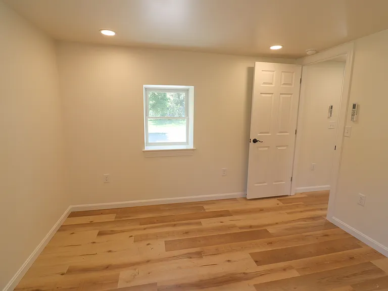 293 E Main St #4 — Photo 10