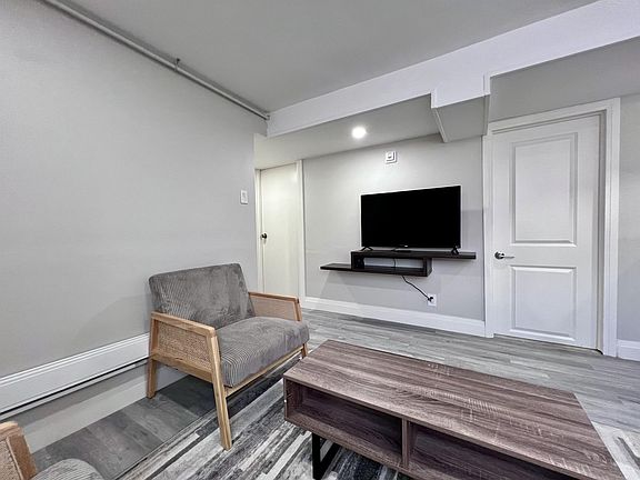 3rd image of 1518 University Ave W #1