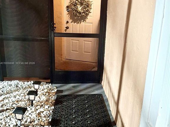 4th image of 1190 Washington Cir #1190K