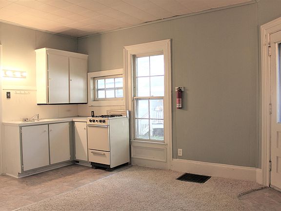 3rd image of 411 Park Pl