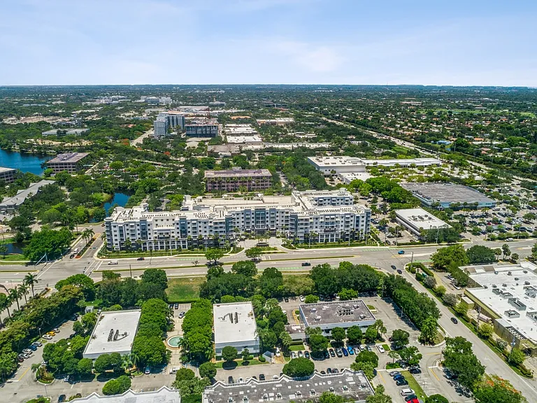 Convenient location close to grocery stores, shops, and restaurants