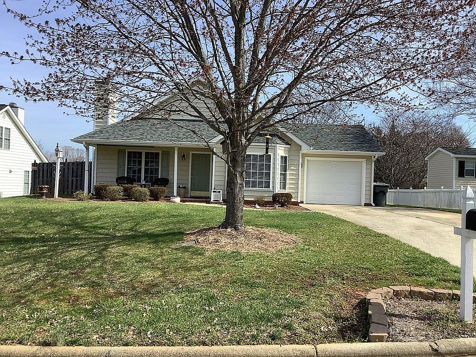 1st image of 4 Greenmont Ct