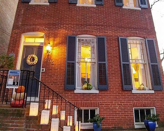 3rd image of 203 Duke Of Gloucester St