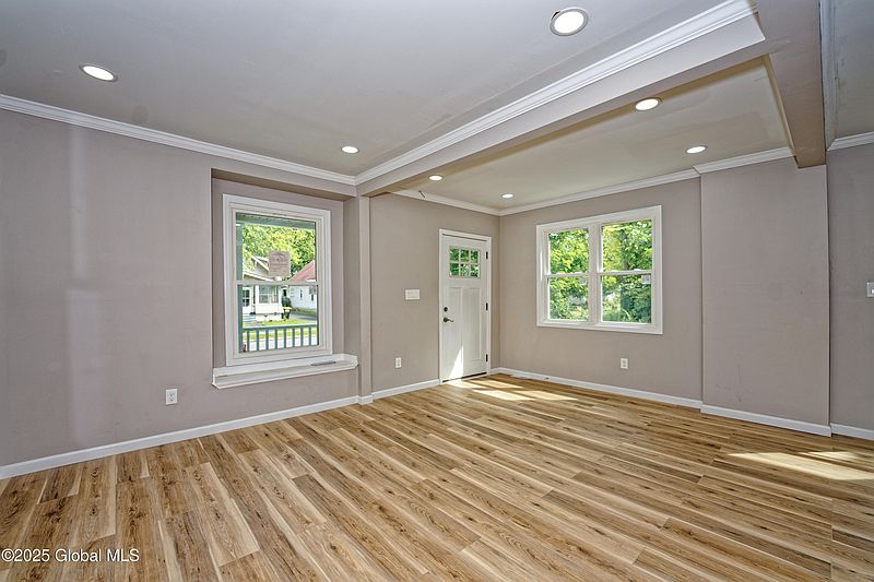 4th image of 1095 Palmer Avenue