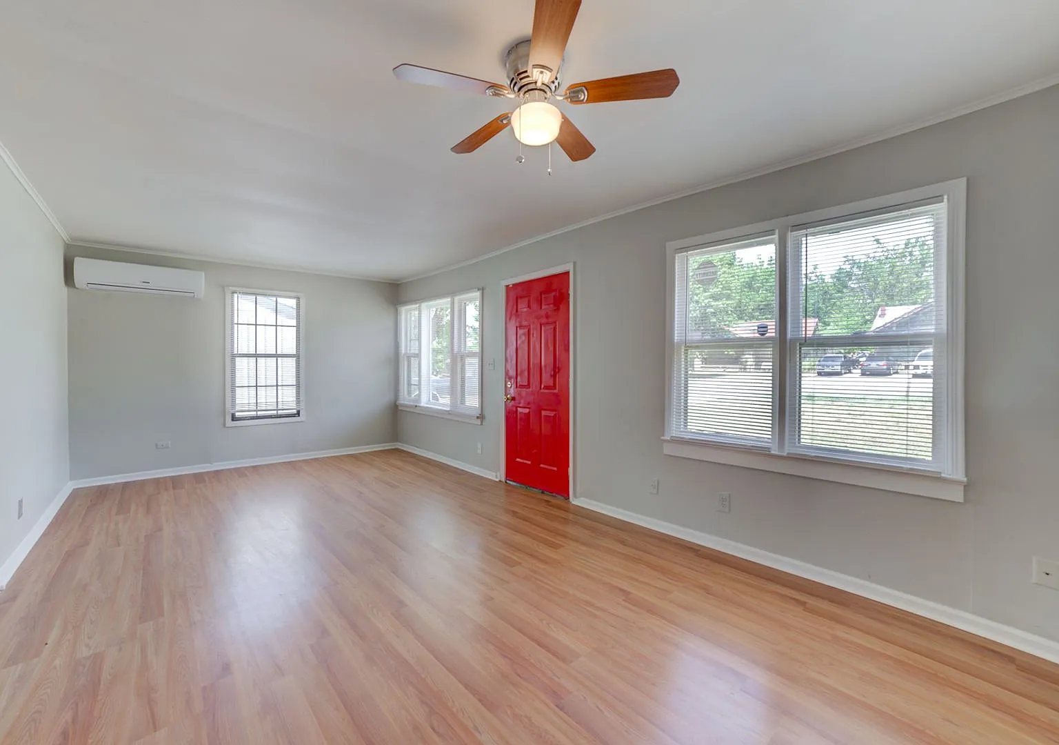 Coming Soon! Newly Renovated 2 Bed / 1 Bath House! Apply Today! — Photo 3