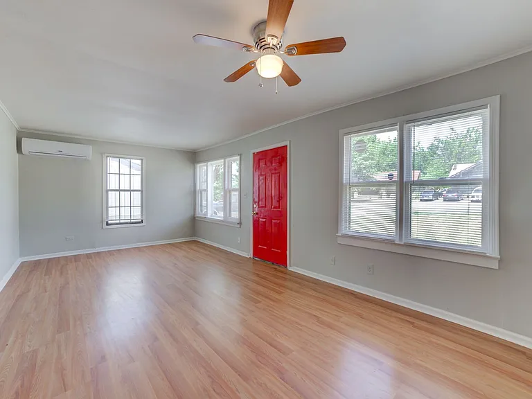 1020 E Apache St — Photo 5