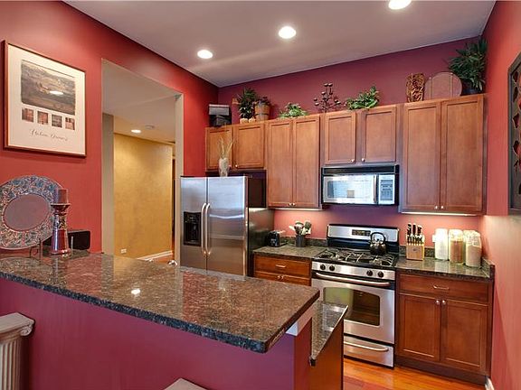 5th image of 3021 W Armitage Ave #401