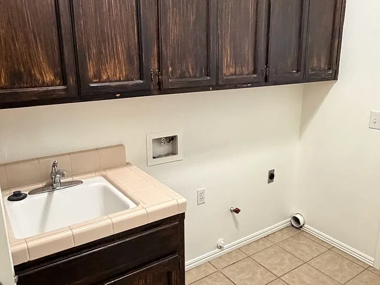 1339 Vine St — Photo 18