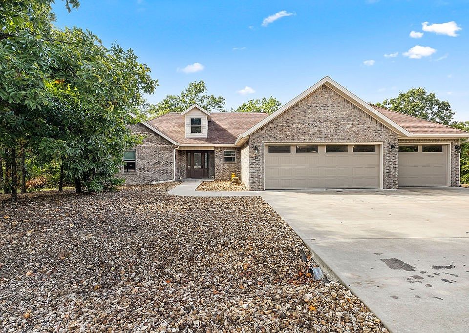 1st image of 15 Pentland Dr