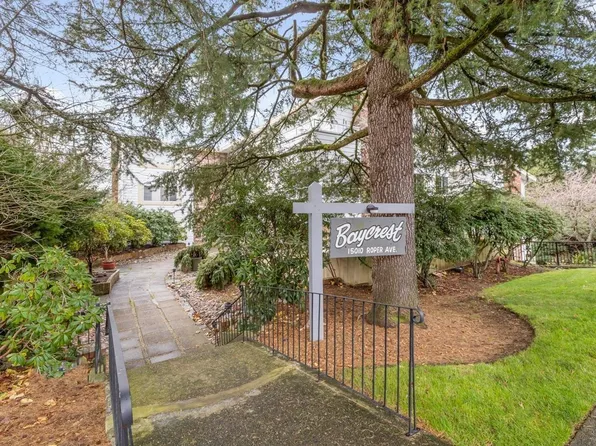 15010 Roper Ave #302, White Rock, BC V4B 5A9