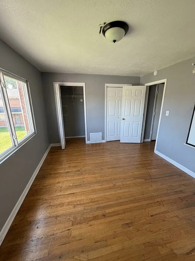 3 bed, 1.5 bath, 1406 sqft, $1,819 — Photo 1