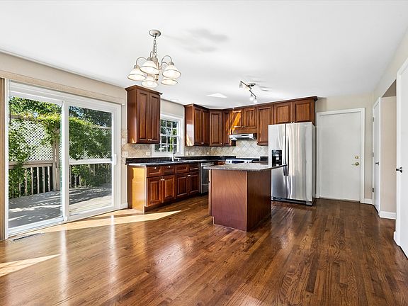 4th image of 1222 Windemere Ave