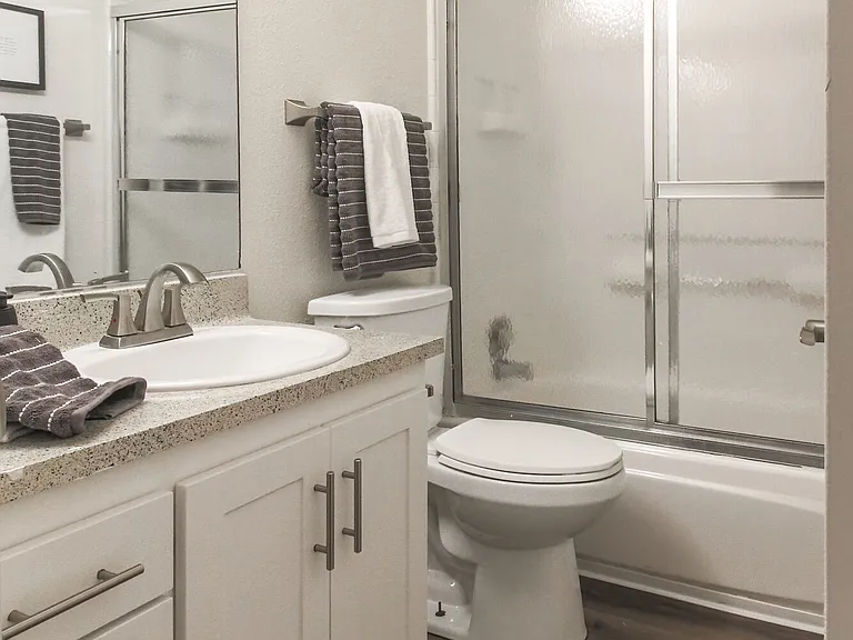 Aero Apartments — Photo 9