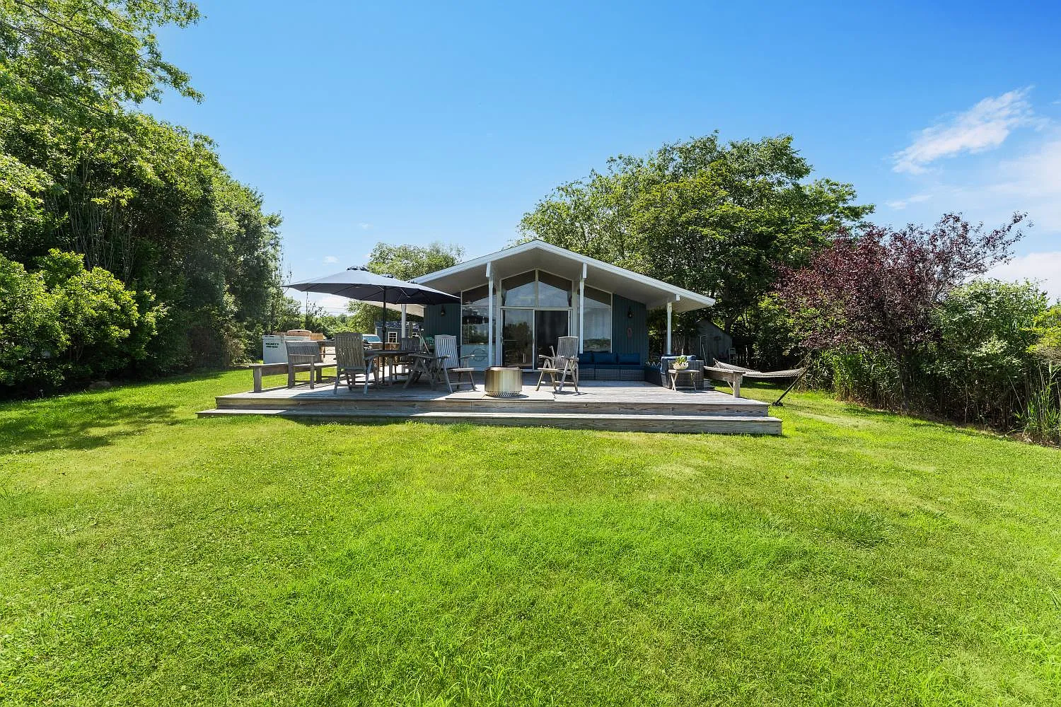Waterfront Cottage — Photo 1
