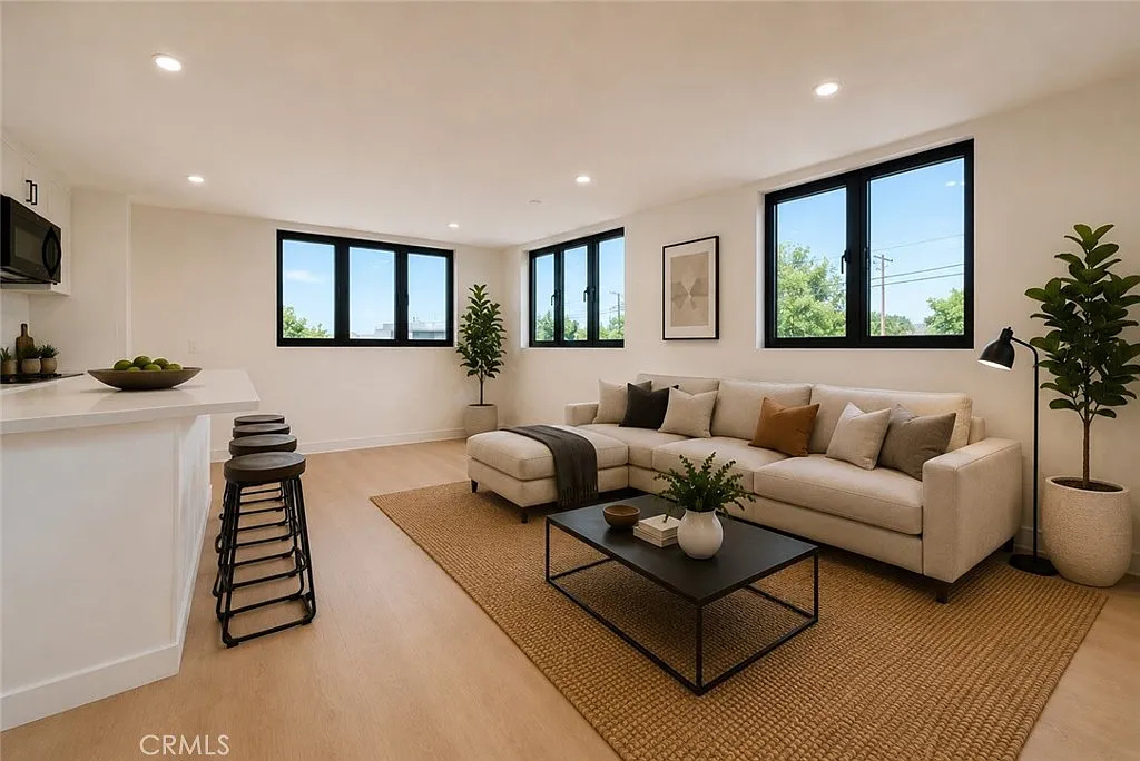 4 bed, 4.5 bath, 1805 sqft, $5,225 — Photo 1