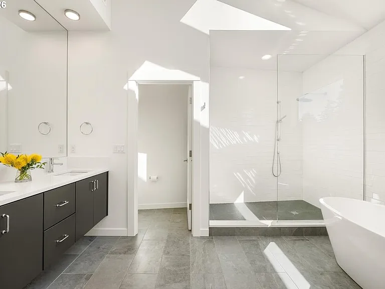 3718 SW Hillside Dr — Photo 21