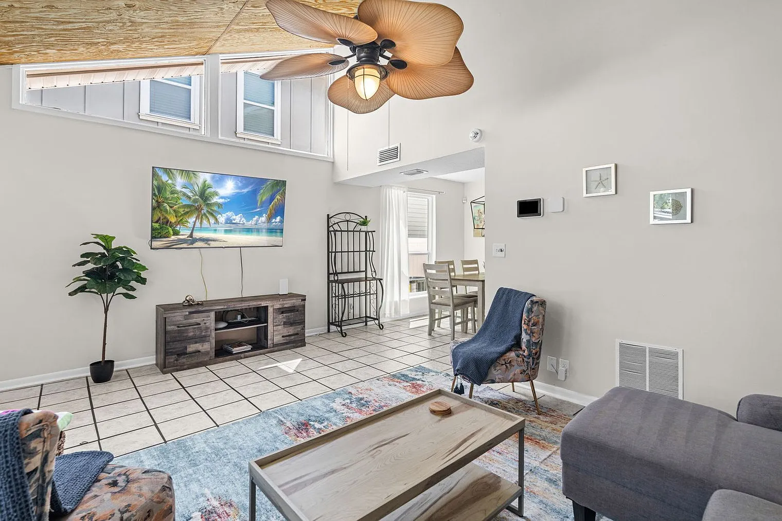3 bed, 2.0 bath, 1291 sqft, $3,793 — Photo 4