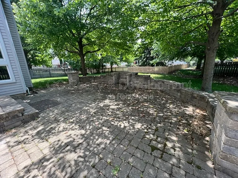 2805 Breckenridge Cir — Photo 35