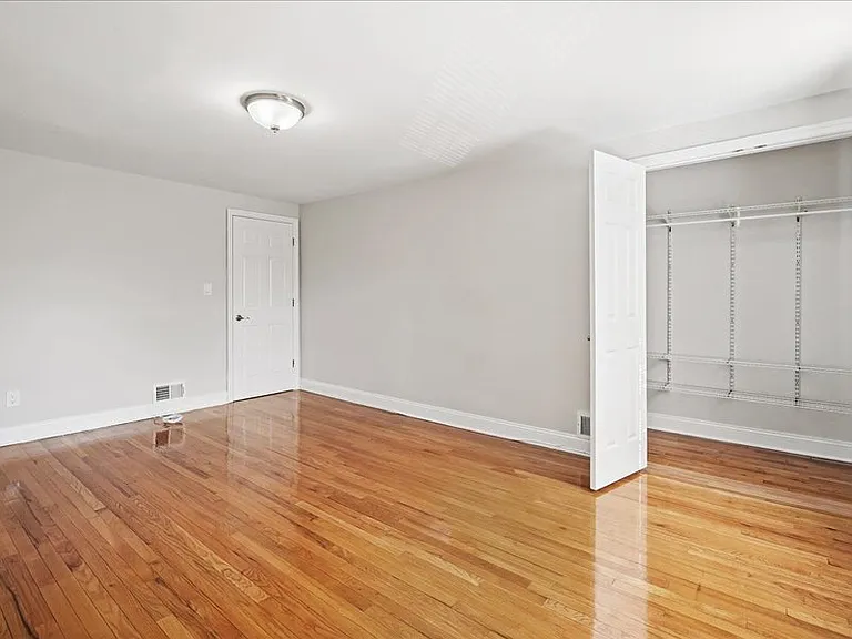 Spring Hill Apartments — Photo 23