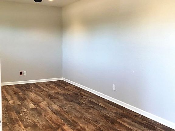 3rd image of 4302 Parkdale Dr