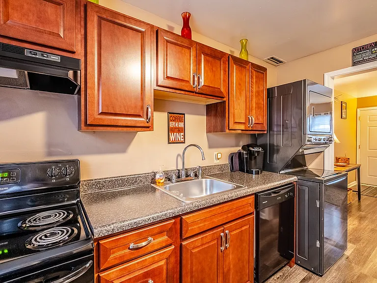 Wingate Townhouse Apartments — Photo 14