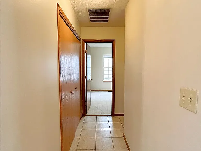 3520 Thornhill Cir E — Photo 6
