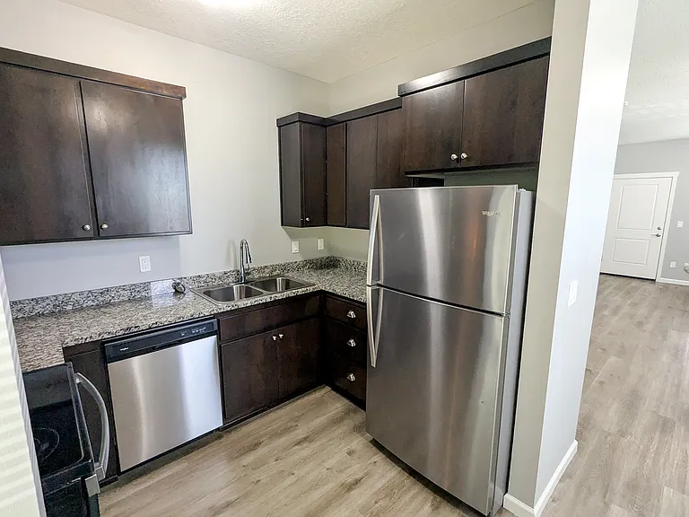 1040 Park Ave NE #105 — Photo 7