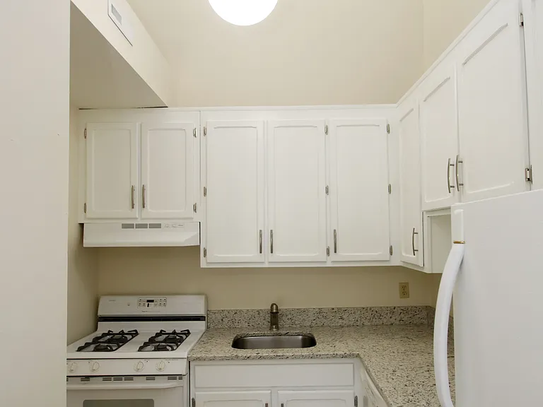 48 Lawson Ln #48 — Photo 9